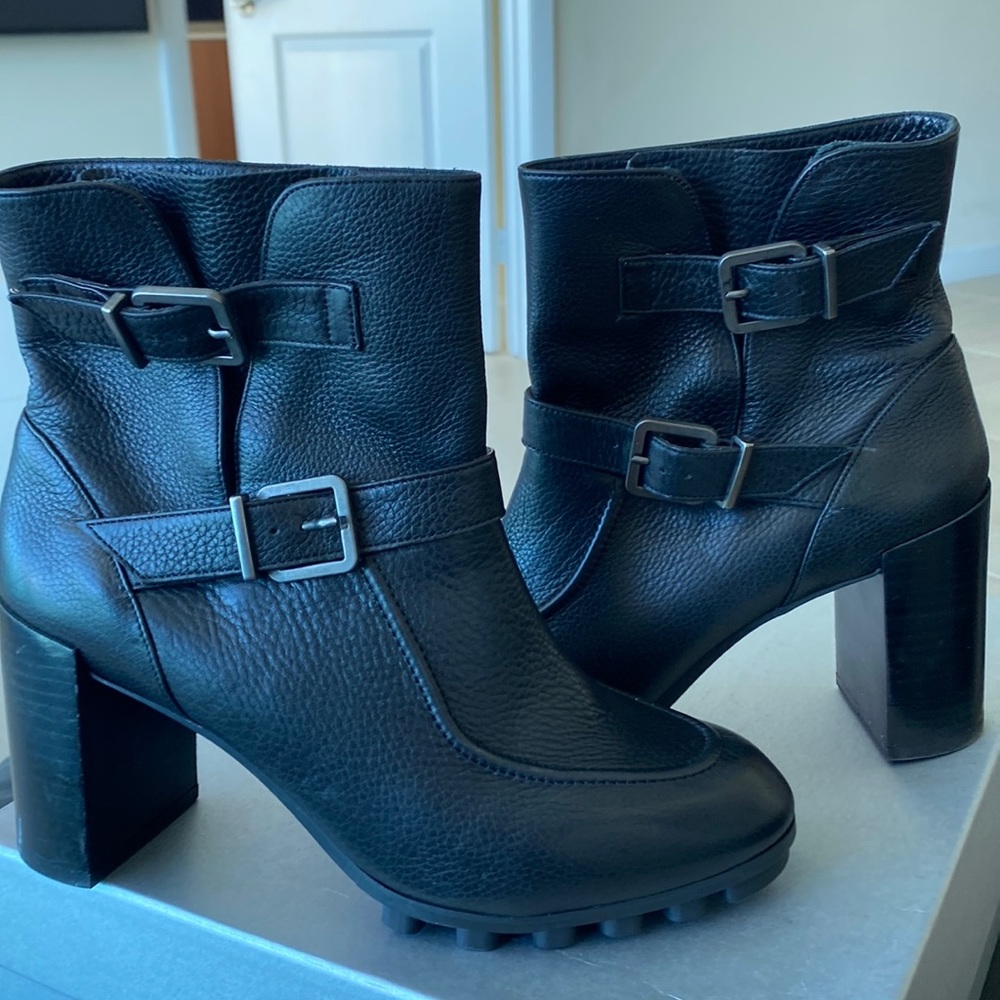 Robert Clergerie black booties size 9.